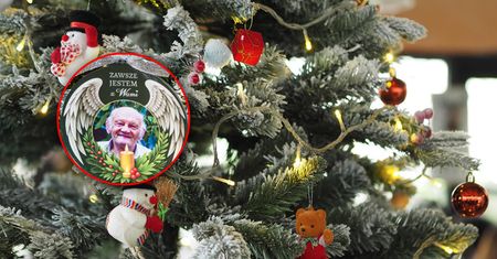 Bombki z wizerunkiem zmarłego. "Jesteśmy zalani zamówieniami"
