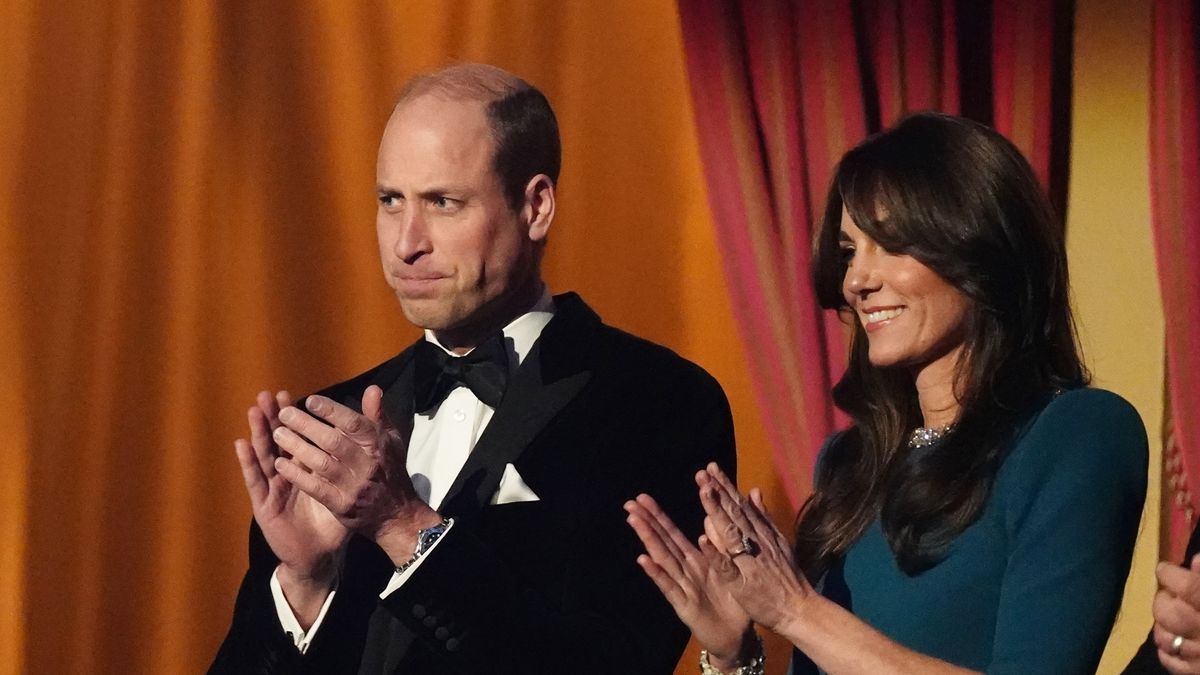 LONDON, ENGLAND - NOVEMBER 30: Prince William, Prince of Wales and Catherine, Princess of Wales clap during the Royal Variety Performance at the Royal Albert Hall on November 30, 2023 in London, England. (Photo by Aaron Chown - WPA Pool/Getty Images)