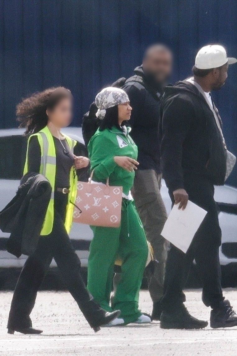 Nicki Minaj marches to a private jet