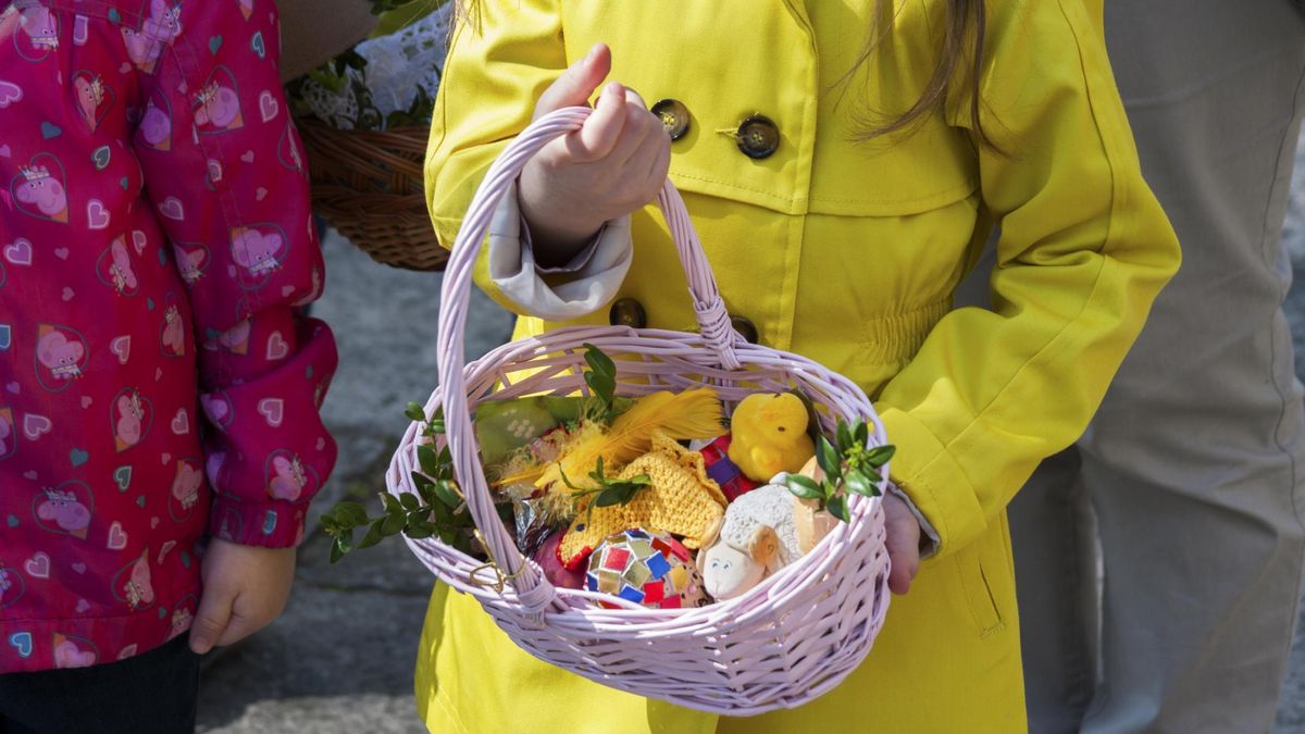 Koszyczek wielkanocny. Jak jest jego historia, co do niego włożyć?