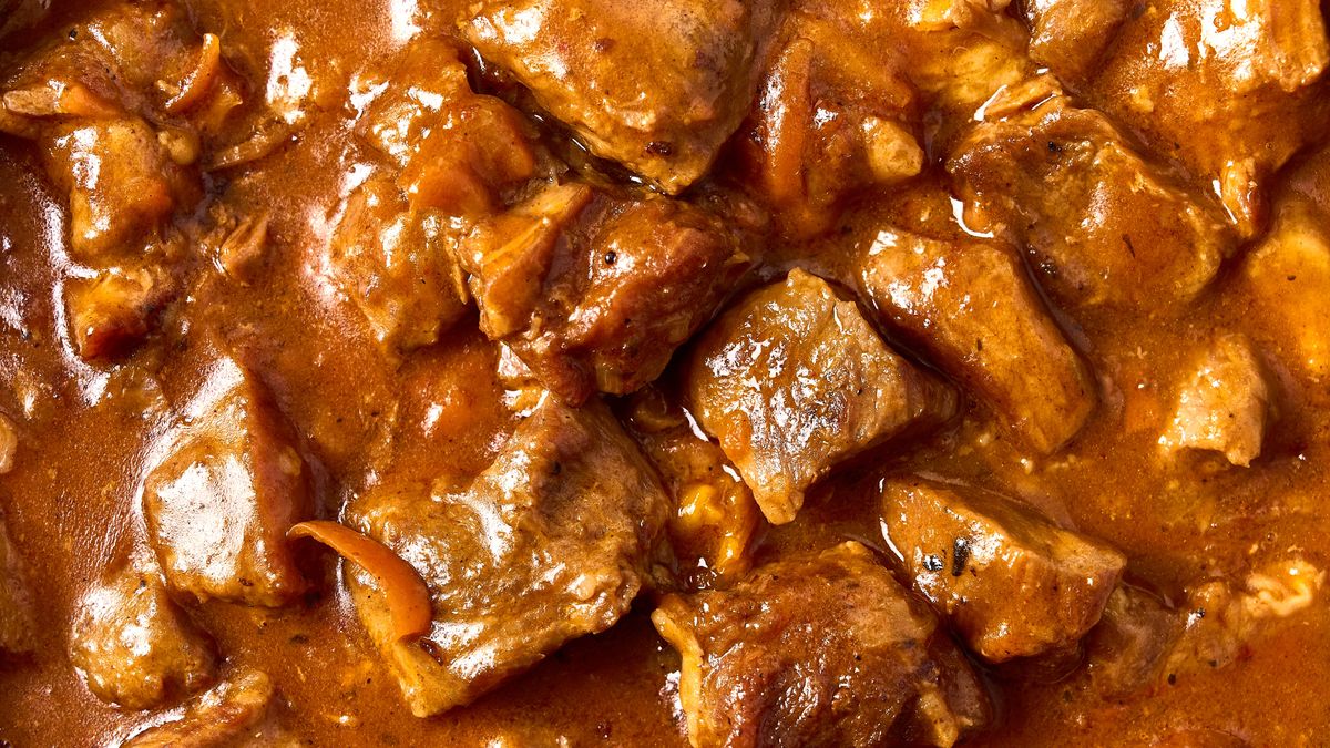 Czerwone curry warto dorzucać do gulaszu