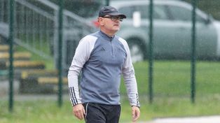 Karkonosze pod wodzą Dominika Nowaka zakończyły serię sparingów. W strugach deszczu podejmowali Polonię Nysa