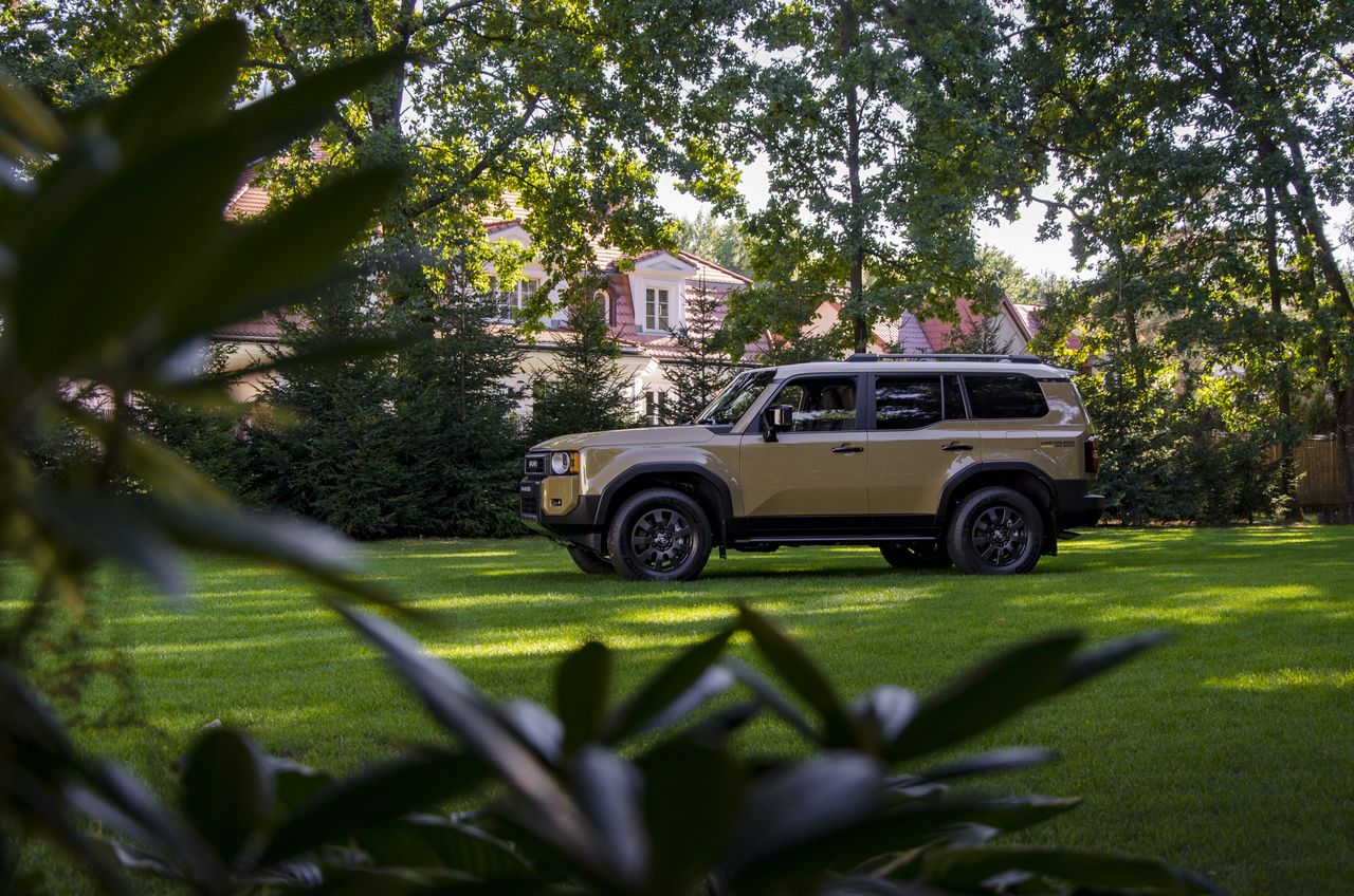 Toyota Land Cruiser 250 z opóźnieniem. Pojawiła się już cena i możliwość zapisania się na listę