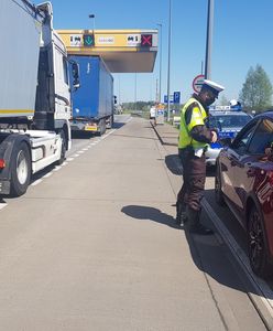 Wrocław. Samotne dzieci przy autostradzie A4. Zareagował policjant
