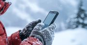 Telefon padł na mrozie? Najgorsze, co możesz zrobić od razu