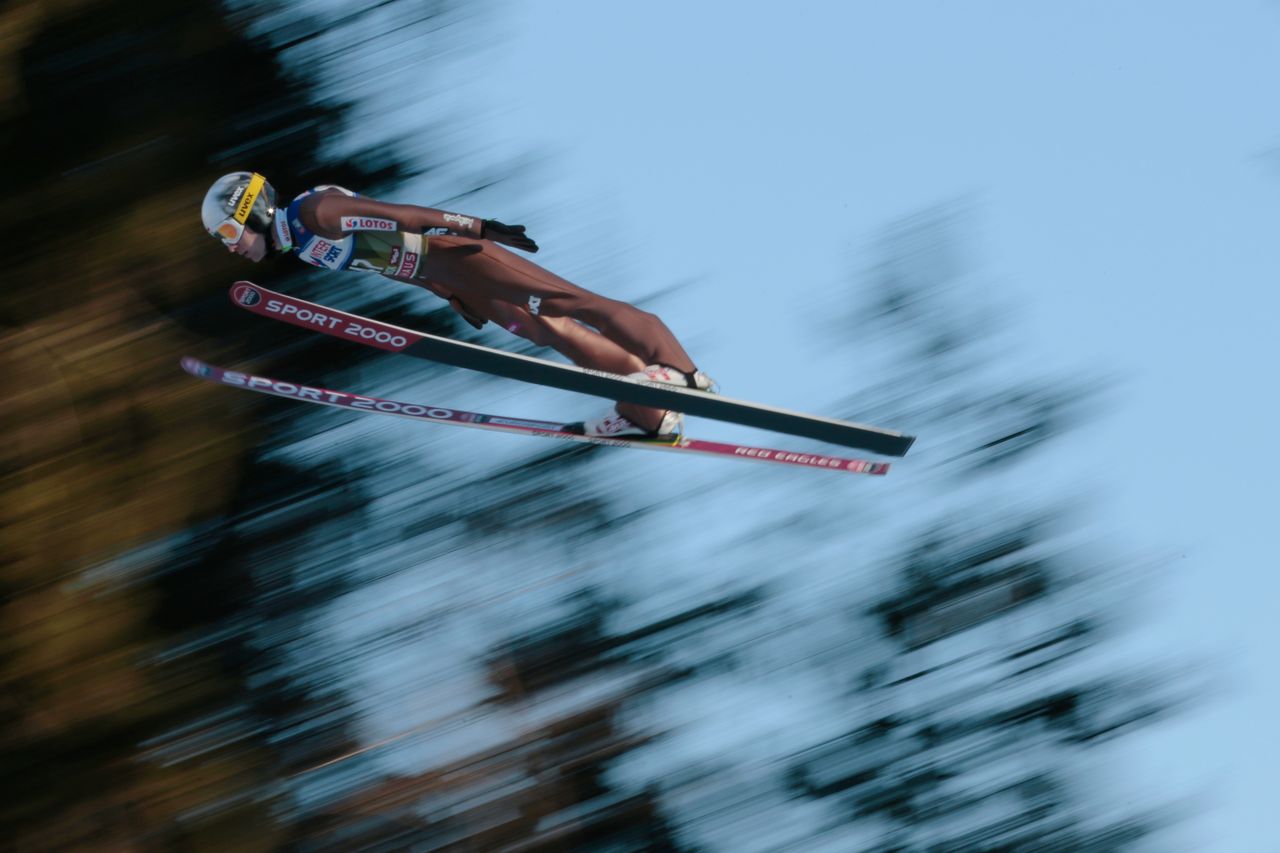Skoki narciarskie: sezon już otwarty. Ty też możesz skakać w grach narciarskich