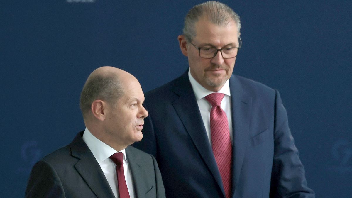 Na zdjęciu kanclerz Niemiec Olaf Scholz i Rainer Dulger, który jest przewodniczącym Federalnego Zrzeszenia Pracodawców BDA