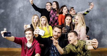 Wycofano z ramówki serial z dziewczyną Piotra Żyły. Co dalej z "19+"?