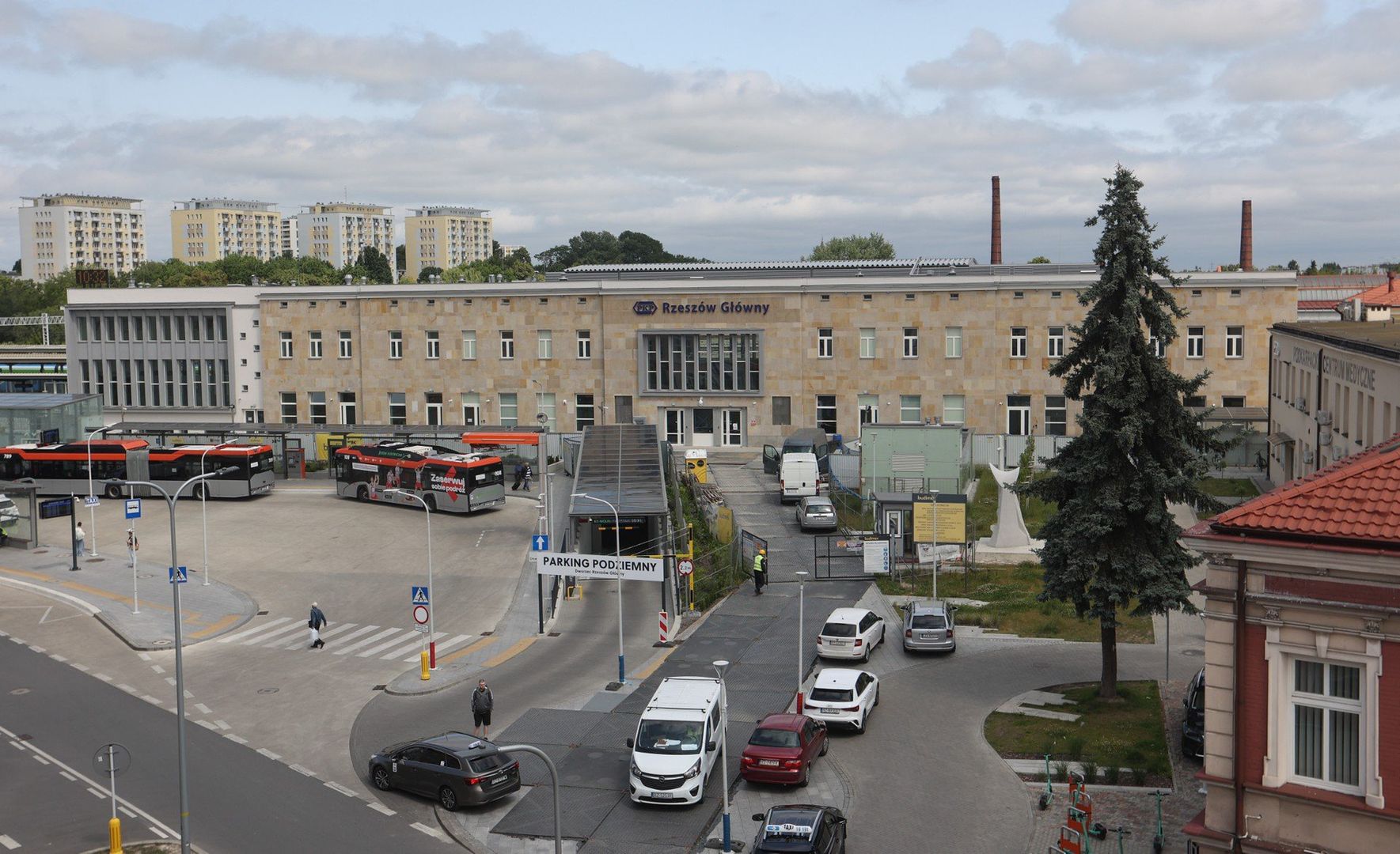 Przebudowa dworca PKP kosztująca 44 mln zł przebiegała z perturbacjami. Termin zakończenia robót był kilkakrotnie zmieniany