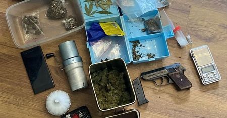 Dolny Śląsk. Metaamfetamina w cukierniczce. 48-latek miał w domu ogromne zapasy narkotyków