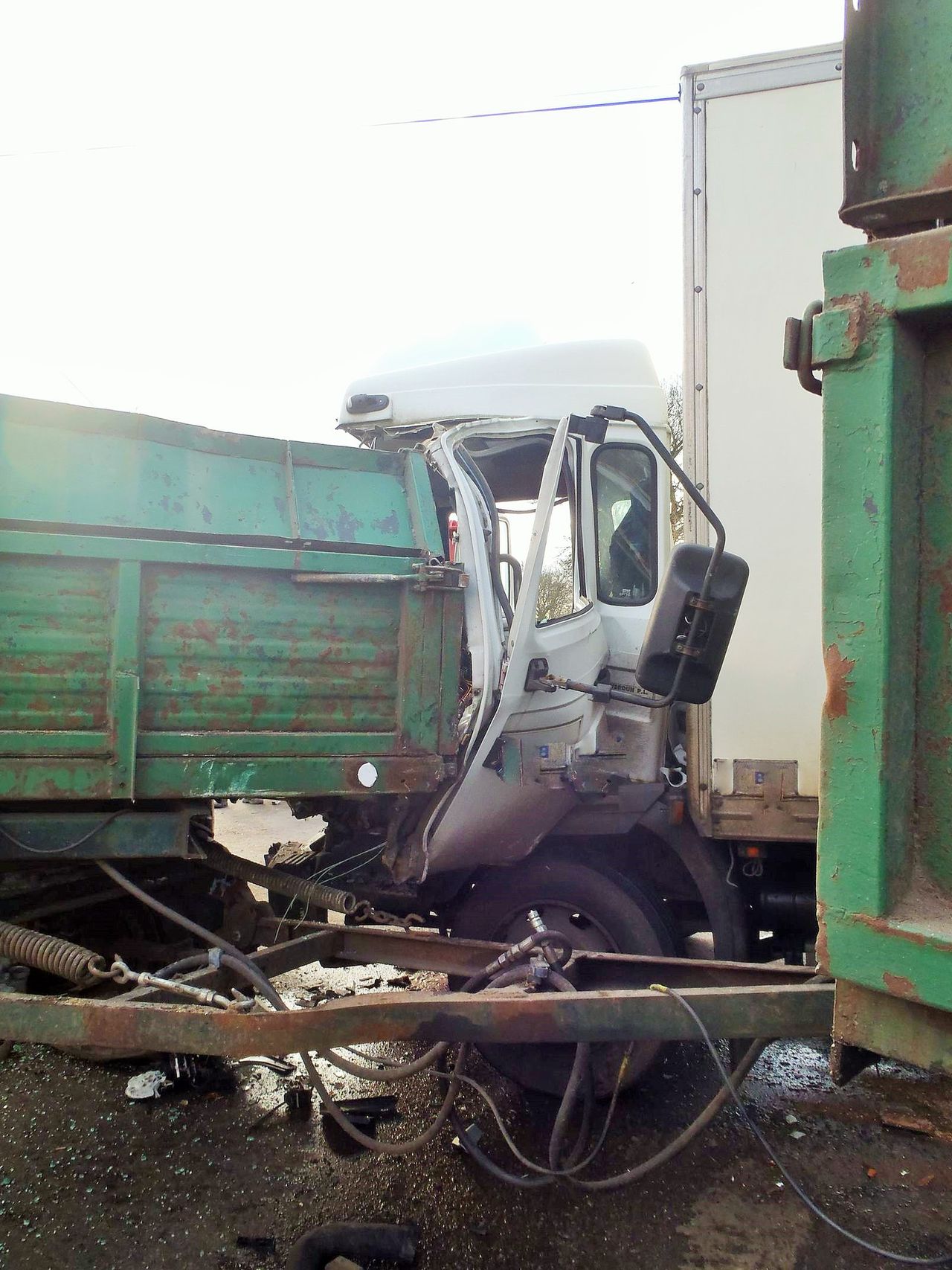 Wypadek ciągnika z samochodem ciężarowym