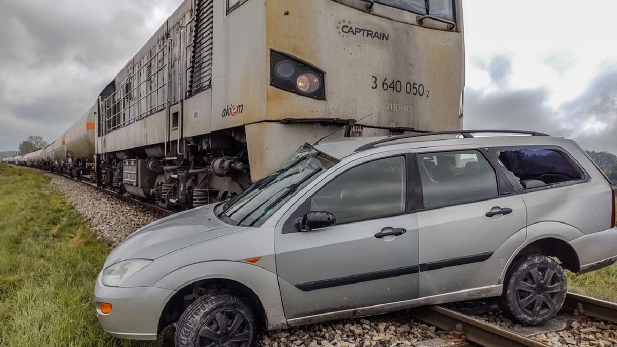 43-letni kierowca Forda miał sporo szczęścia. Nie uniknie jednak