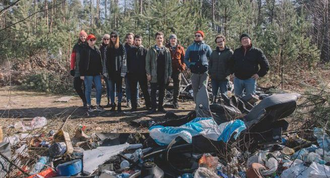 Wyzwanie #Trashtag challenge podbija internet. Zachęca do sprzątania śmieci w okolicy