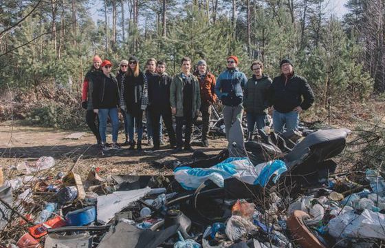 Wyzwanie #Trashtag challenge podbija internet. Zachęca do sprzątania śmieci w okolicy