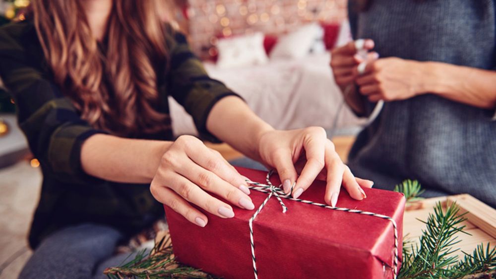 Kosmetyki do pielęgnacji ciała, w tym olejki o pięknych zapachach, to świetny pomysł na prezent