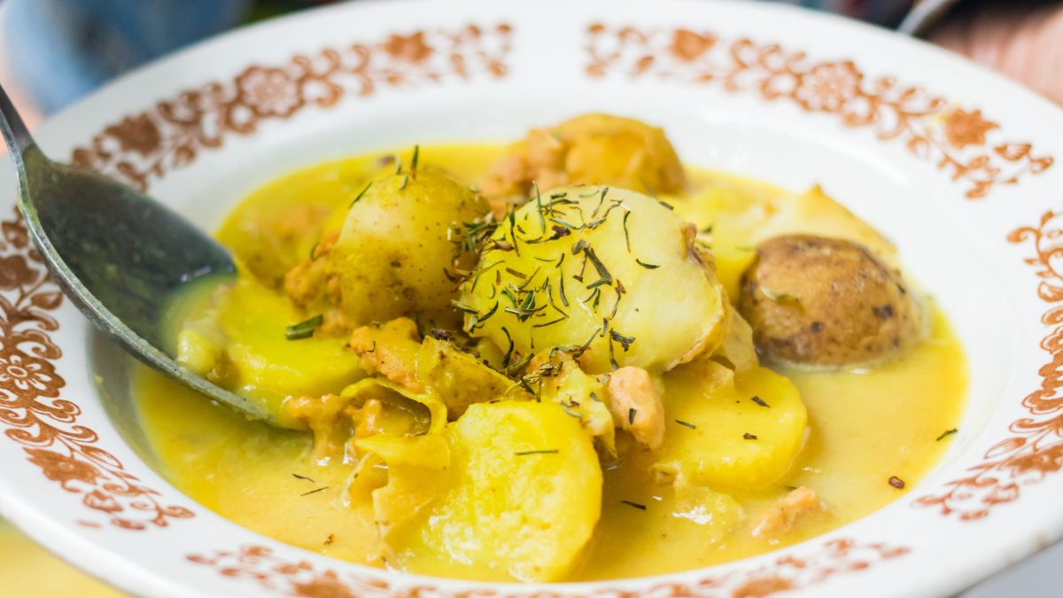 Zupa z klopsikami i kurkumą
