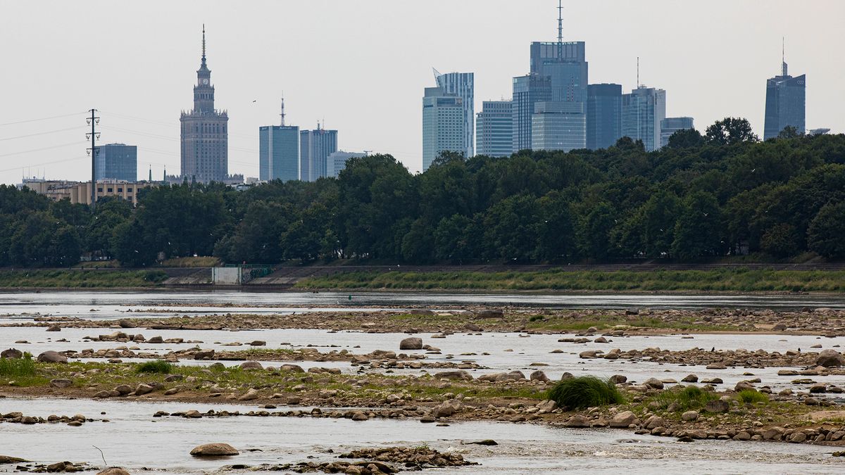 Susza hydrologiczna postępuje. Wisła odsłoniła swoje dno po raz kolejny 1