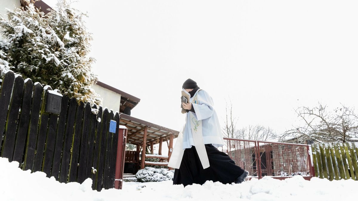 Nowe zasady wizyty duszpasterskiej zostały na dłużej 