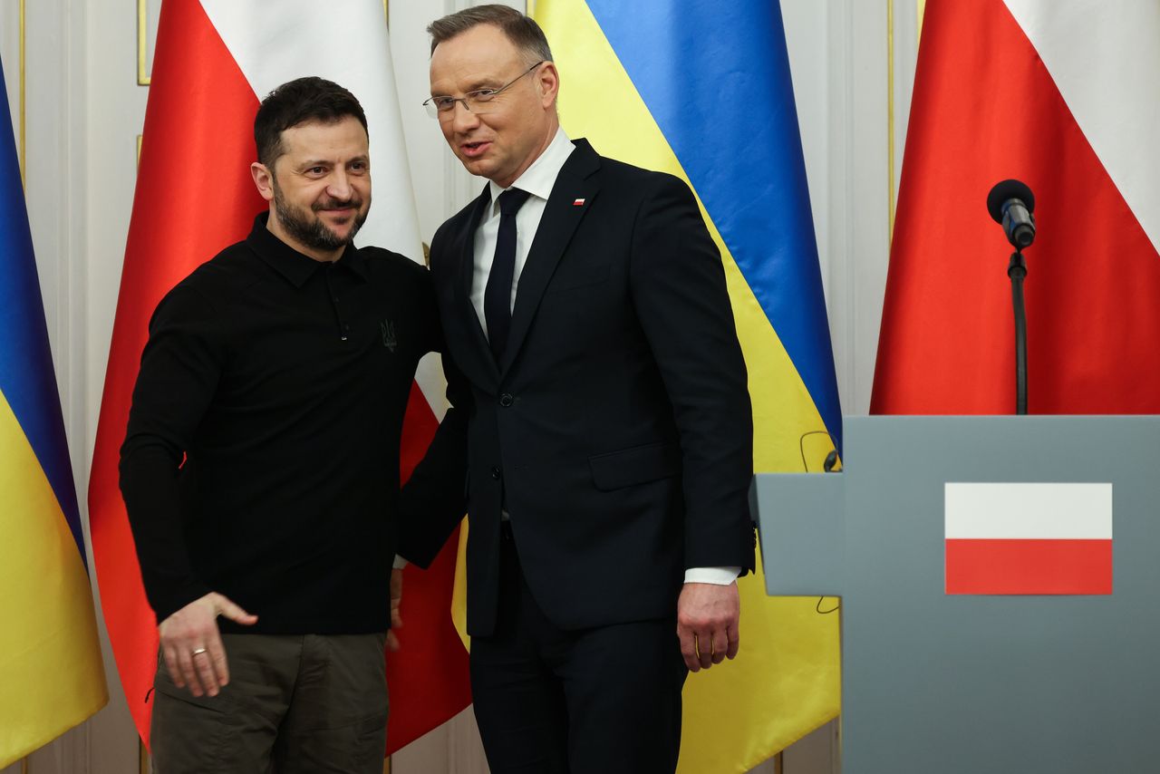 Prezydent Andrzej Duda oraz prezydent Ukrainy Wołodymyr Zełenski podczas wspólnej konferencji prasowej, po spotkaniu w Belwederze w Warszawie