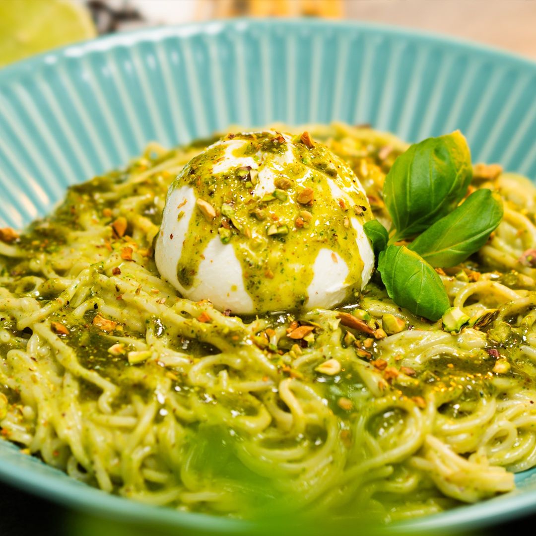 Pasta mit Pistazienpesto und Burrata