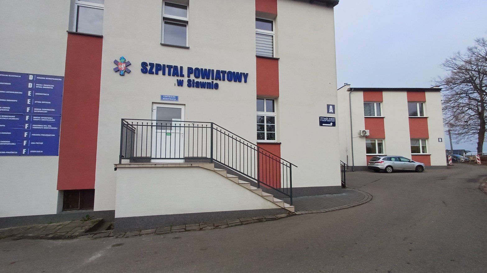 Szpital Powiatowy w Sławnie - przybywa miejsc parkingowych i będzie remont dróg wewnętrznych