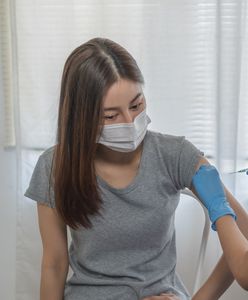 Pracownik się nie zaszczepi. Szef wyśle go na płatny urlop