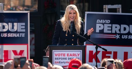 Ten płaszcz robi furorę! Ivanka Trump w centrum uwagi
