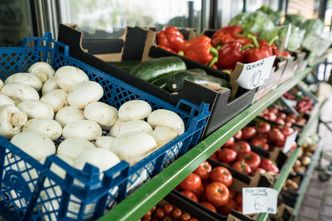 Jak oszczędzić na jedzeniu? Sposoby na mniejsze wydatki