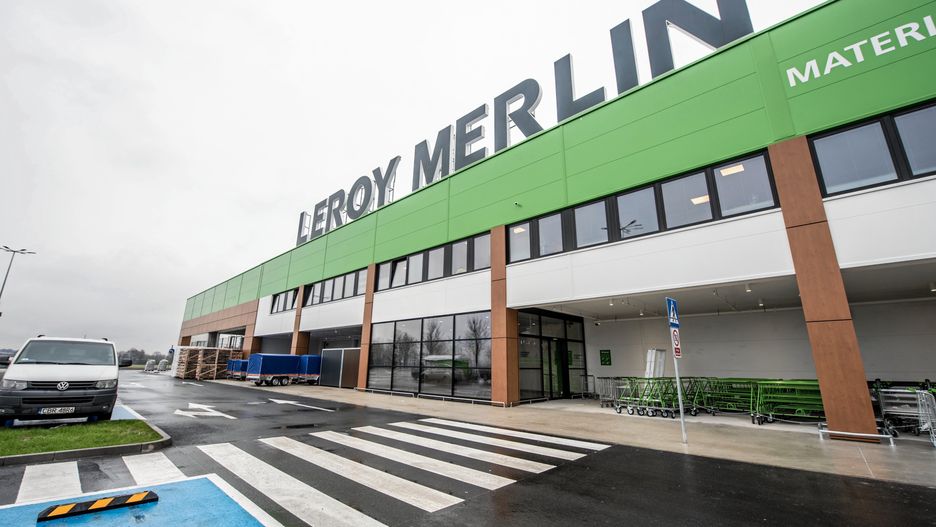 Tarnów. Koronawirus u kasjera marketu budowlanego.