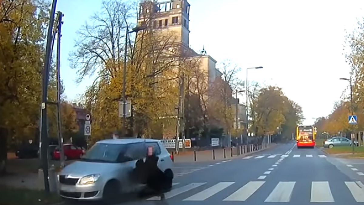 Staruszka została potrącona na pasach pod kościołem