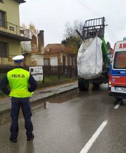 Kobiele Wielkie. Groźny wypadek. Mężczyznę przygniotła ładowarka