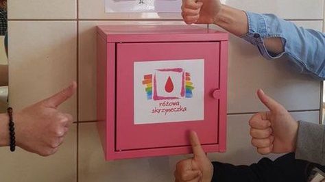 Dolny Śląsk. Skrzynki z darmowymi podpaskami i tamponami w szkołach. Pierwszy taki projekt w Polsce