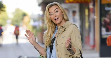 Martyna Wojciechowska pokazała zdjęcie z dzieciństwa. "Dali lalkę i kazali pozować"