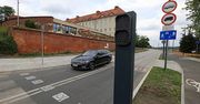 Toruń: Technologia kontra rzeczywistość. Słupki na bulwarze nie dają rady?