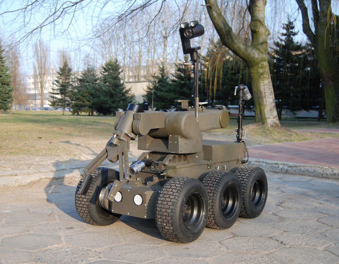 Dlaczego ciężko usunąć bombę w PKP? Wywiad z twórcą polskich robotów antyterrorystycznych i bojowych 1