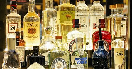 Wszędzie spada, w Polsce rośnie. Ten alkohol Polacy upodobali sobie w 2020 r.
