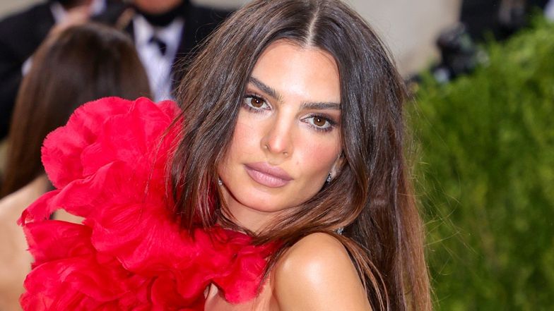 Emily Ratajkowski ZNÓW zakochana?! Paparazzi "przyłapali" ją na NAMIĘTNYCH pocałunkach z... francuskim aktorem! (WIDEO)