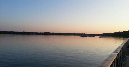 Pociągiem z Lublina nad jezioro. Później ok. 7 km spacerkiem przez las nad wodę