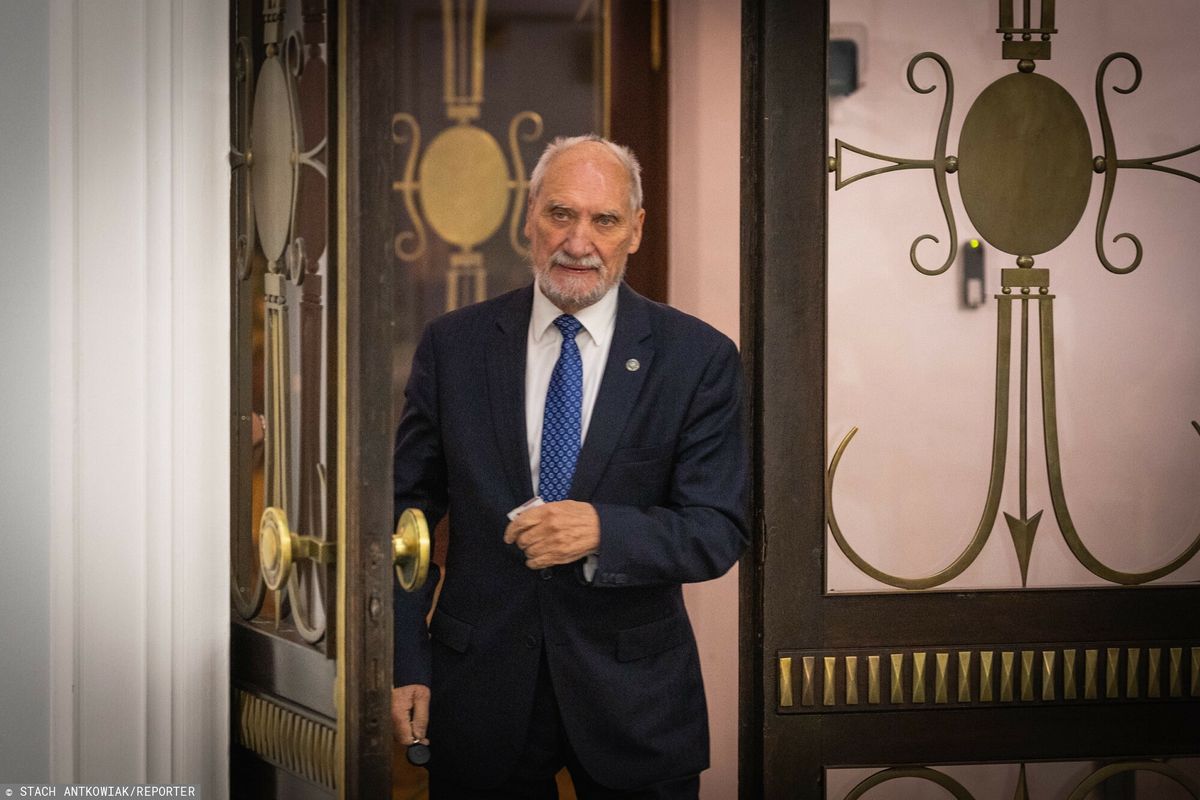 antoni macierewicz, cezary tomczyk, mon, rosja, służba kontrwywiadu wojskowego, podkomisja smoleńska MON ujawnia. Tajemnicze kontakty Macierewicza z Rosjanami i pendrive