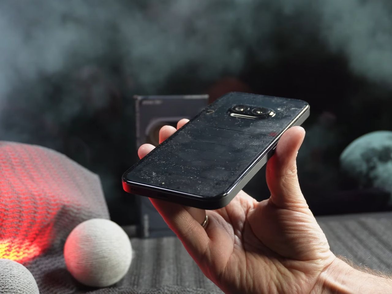 Nothing Phone (2a) - zbiera zarówno odciski palców, jak i kurz