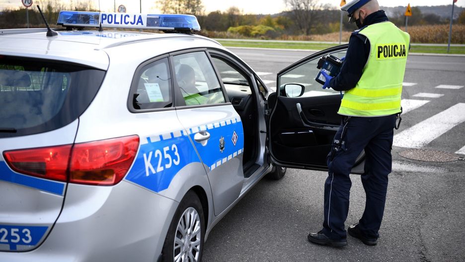 1 listopada na drogach. Cmentarze zamknięte, ale policja prowadzi kontrole