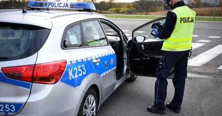 Wszystkich Świętych. Cmentarze zamknięte, ale pijanych kierowców nie brakuje