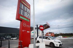 Tylko paliwo. Ta stacja nie oferuje nic więcej. Wchodzą do Polski
