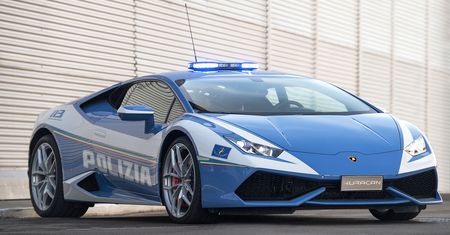 490 km w 2 godziny. Policyjne lamborghini z Włoch tak wiozło nerkę do przeszczepu