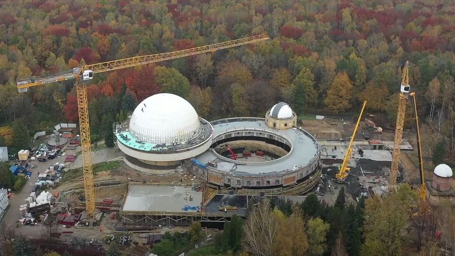 Przebudowa planetarium wydłużyła się w czasie, właśnie zamontowano kapsułę czasu