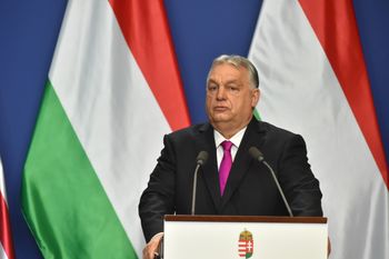 Orban wysyła wojsko do kluczowych obiektów. W tle Ukraina