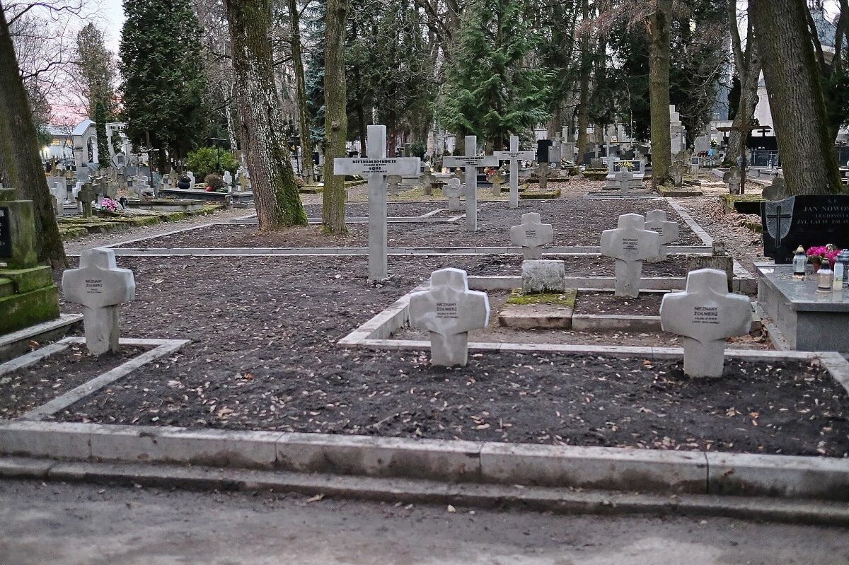 Mogiły wojenne na lubelskim cmentarzu