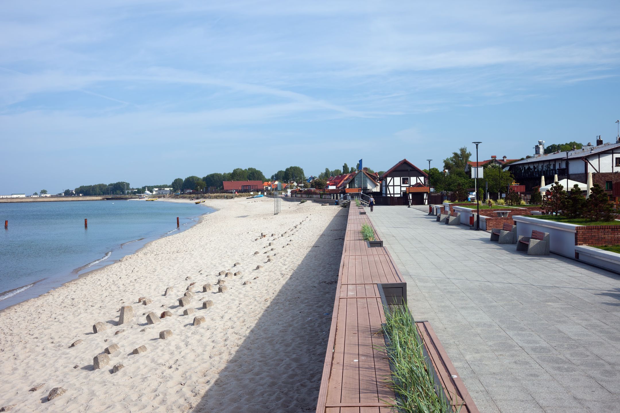 Puste deptaki wzdłuż plaż - taki widok możliwy jest tylko 