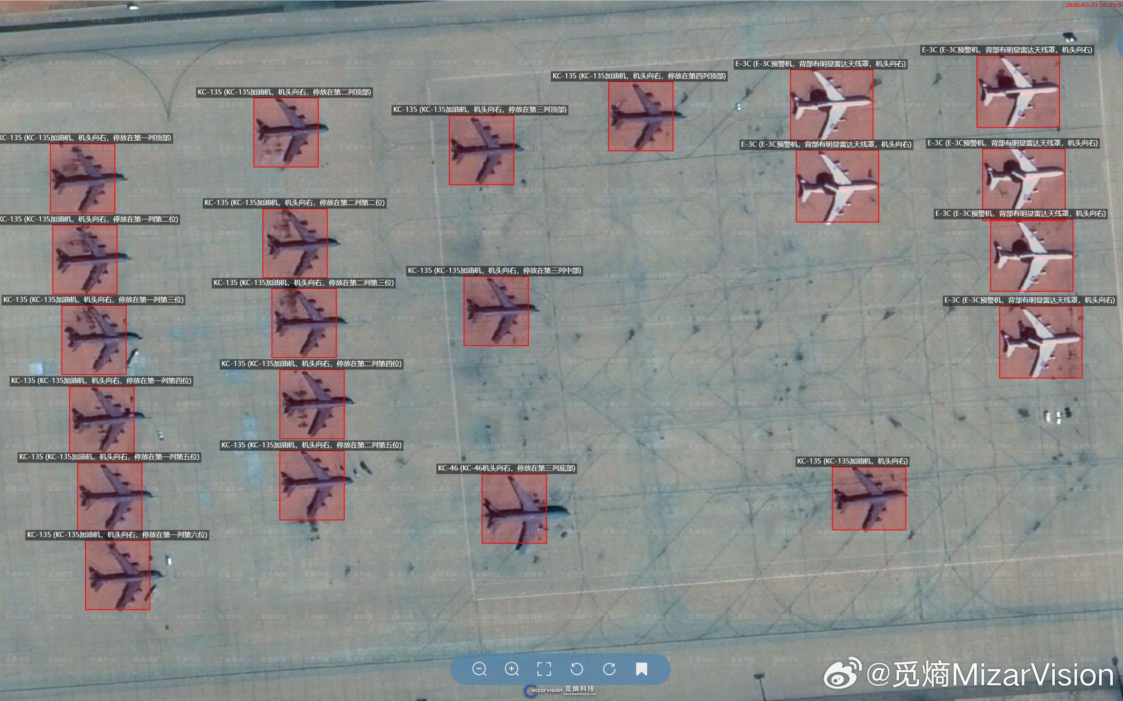 Zdjęcia z satelity nad bazą USA