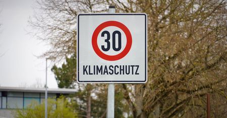 30 km/h w kolejnych miastach? Władze lokalne żądają swobody w decydowaniu